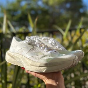 Women's FuelCell Rebel v4